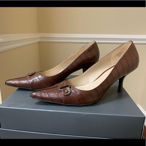 Nine West kitten heel pump